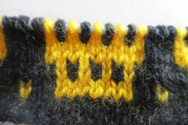 Comprehensive Guide to Crafting a Knitted Needle Case with the "Crown" Pattern Comprehensive Guide to Crafting a Knitted Needle Case with the "Crown" Pattern