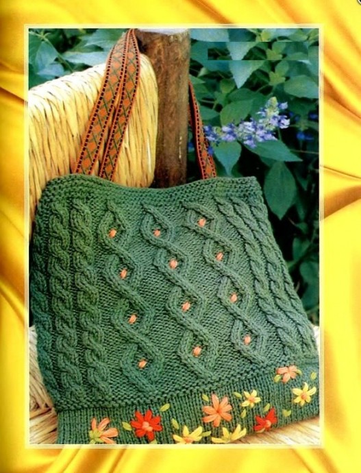 ​Knit Bag with Embroidered Flowers