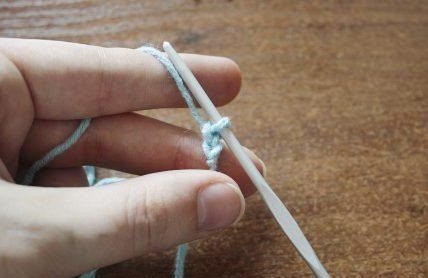 Complete Guide to Crocheting a Beautiful Child's Bonnet with Yarn Complete Guide to Crocheting a Beautiful Child's Bonnet with Yarn