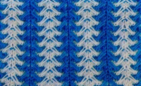 ​Two-Colored Fir-Trees Knit Stitch