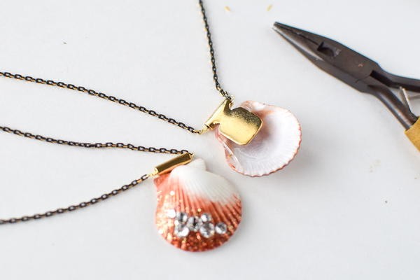 ​Necklace with Sparkling Shell