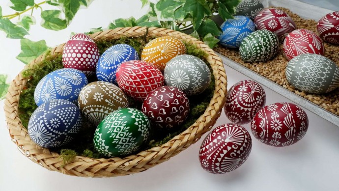 Easter Inspiration. Ways of Coloring Eggs for Easter.