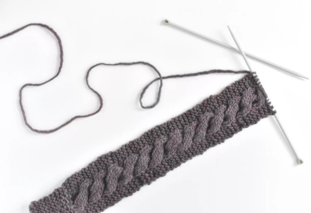 Helping our users. ​Cabled Knit Headband.