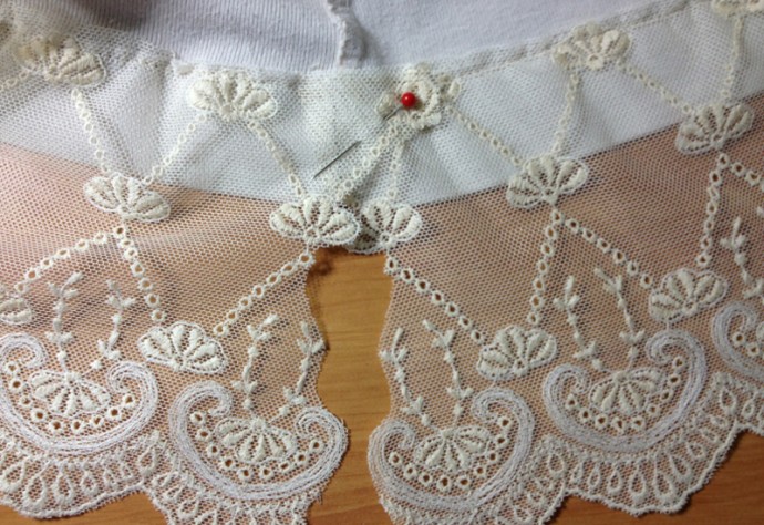 ​Lace Decoration of Pullover