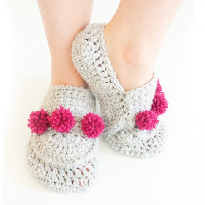 Helping our users. ​Crochet Slippers with Pom Poms.