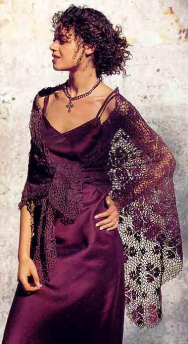 Step-by-Step Guide to Crocheting a Beautiful Triangle Shawl with Petals
