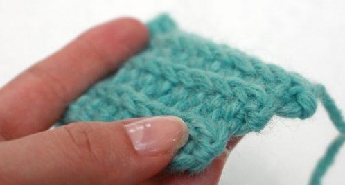 Complete Guide to Creating a Beautiful Handcrafted Scarf with Yarn and Crochet Hooks Complete Guide to Creating a Beautiful Handcrafted Scarf with Yarn and Crochet Hooks