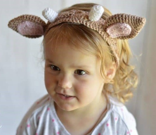 Helping our users. ​Crochet Deer Headband.