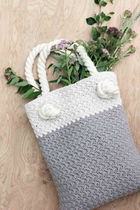 How to Create a Beautiful Crocheted Bag Using T-Shirt Yarn and Rope How to Create a Beautiful Crocheted Bag Using T-Shirt Yarn and Rope