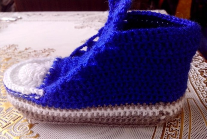 Helping our users. ​Crochet Sneakers Booties.