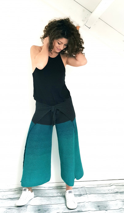 Complete Guide to Crocheting Stylish Pants with Cotton Kings Twirls in Jade and Black