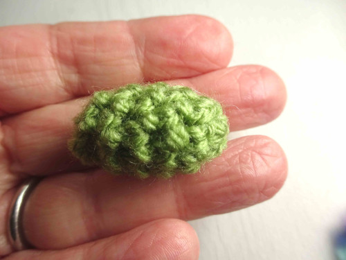 Helping our users. ​Crochet Leaves and Acorns Garland.