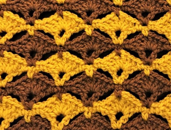 ​Two-Colored Crochet Shells Pattern