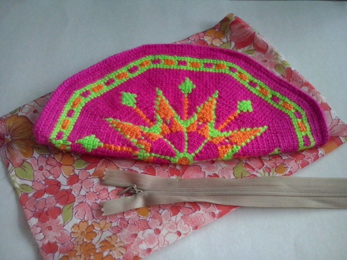 Complete Guide to Crafting a Colorful Crochet Ornament with Zipper Placket Complete Guide to Crafting a Colorful Crochet Ornament with Zipper Placket