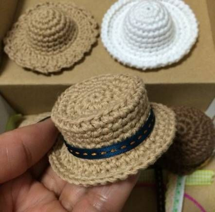 Inspiration. Crochet Dolls' Hats.