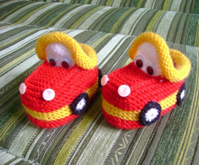 Creative Knitting Instructions for Adorable Booties with Colorful Details Creative Knitting Instructions for Adorable Booties with Colorful Details