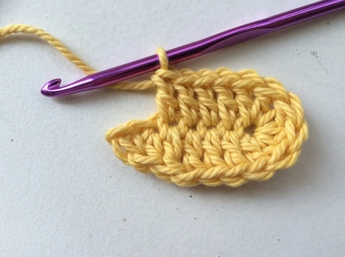 Create Beautiful Pineapple Crochet Drapery with Yellow and Green Yarn