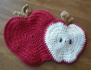 Helping our users. ​Crochet Apple Pot Holder.