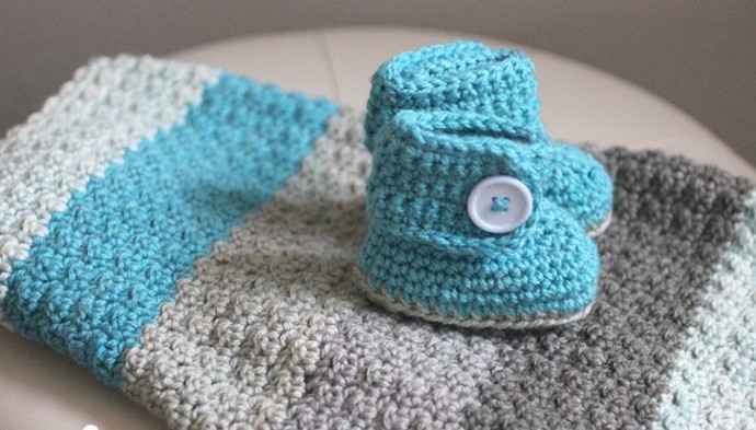 Helping our users. ​Crochet Set of Baby Booties and Blanket.