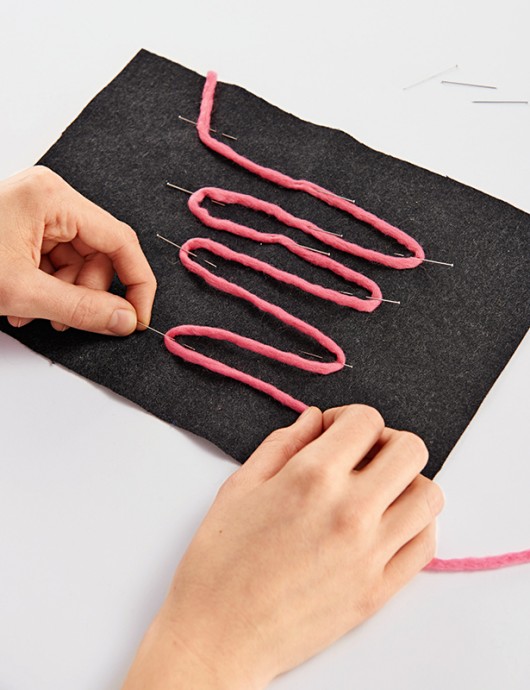 How to Decorate Your Clothes with Yarn How to Decorate Your Clothes with Yarn