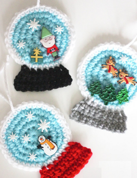 ​Crochet Christmas Snowglobe