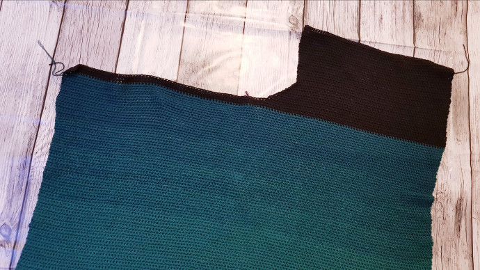 Complete Guide to Crocheting Stylish Pants with Cotton Kings Twirls in Jade and Black