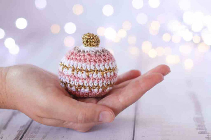 ​Crochet X-Mas Ball Ornament