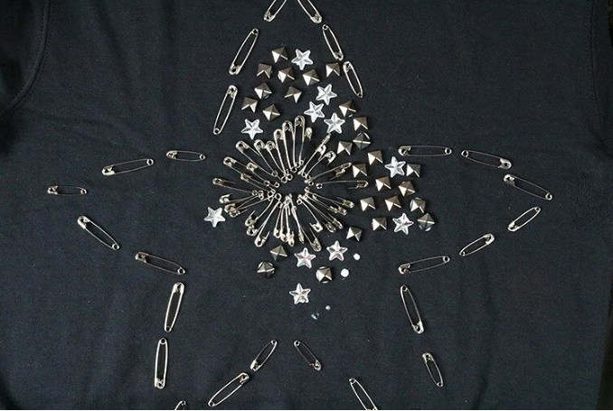 How to Decorate Your Old Sweatshirt How to Decorate Your Old Sweatshirt
