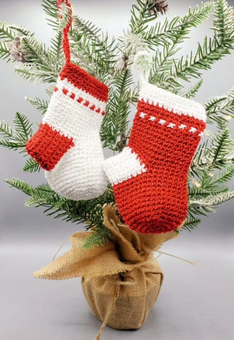 Step-by-Step Guide to Crochet Holiday Stocking Using Vanna's Glamour Yarn
