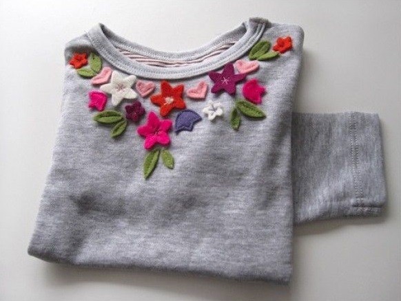 Pullover with Felt Decoration Pullover with Felt Decoration