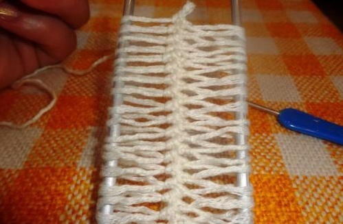 One Stitch Pattern on "U" Piece of Wire One Stitch Pattern on "U" Piece of Wire