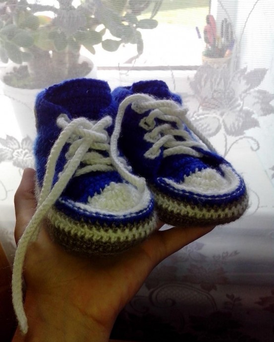 Helping our users. ​Crochet Sneakers Booties.