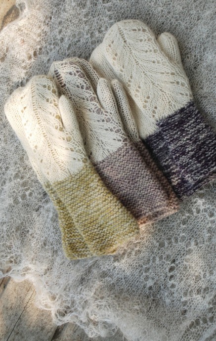 Helping our users. ​Lace Knit Mittens.