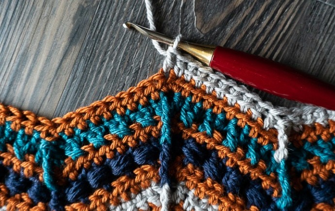 Helping our users. ​Chevron Crochet Blanket.