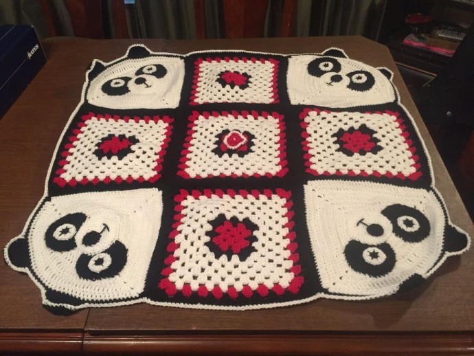Helping our users. ​Crochet Pandas Blanket.