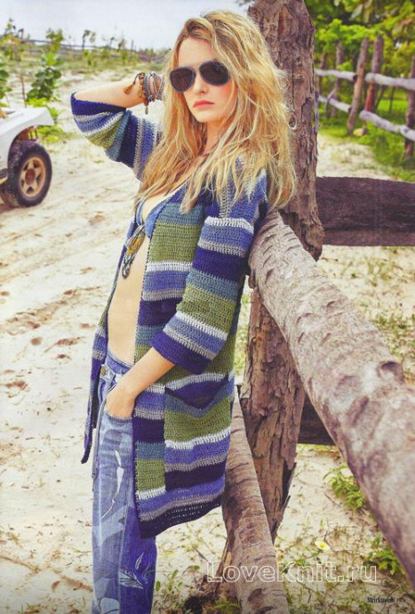 Detailed Crochet Instructions for a Colorful Yarn Project with Dark Blue, Green, and Light Blue Shades