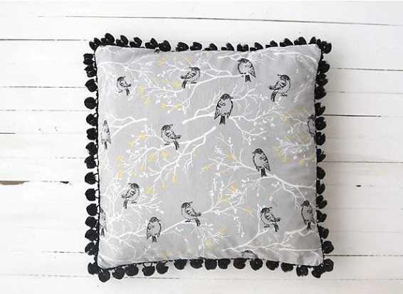 ​Simple Pillow Case with Small Pompoms