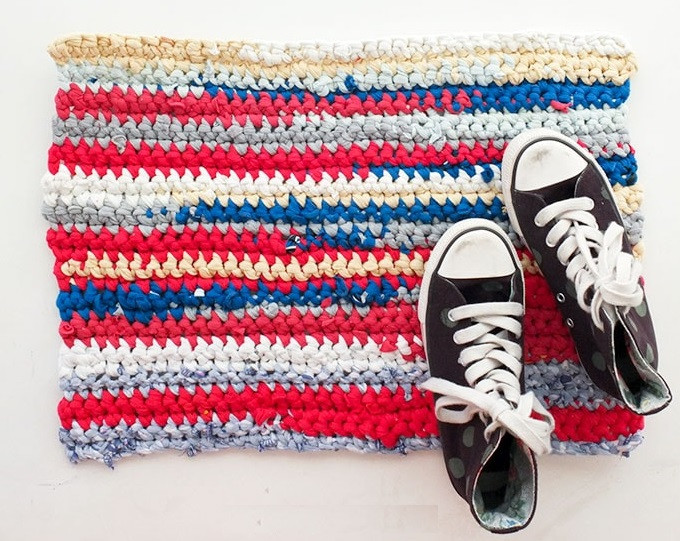 How to Create a Stylish Crochet Rug from Old T-Shirts: Step-by-Step Guide How to Create a Stylish Crochet Rug from Old T-Shirts: Step-by-Step Guide
