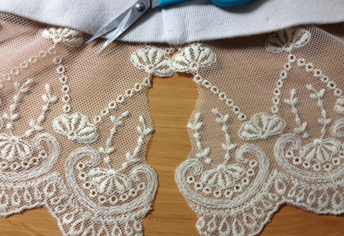 Lace Decoration of Pullover Lace Decoration of Pullover