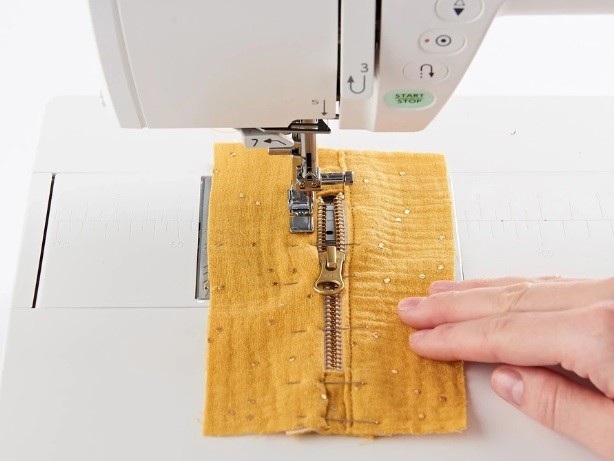 Complete Guide to Creating a Cosmetic Bag with Zipper and Ruffles Complete Guide to Creating a Cosmetic Bag with Zipper and Ruffles
