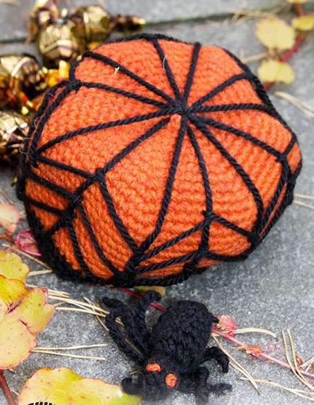 Helping our users. ​Crochet Halloween Basket with a Spider.