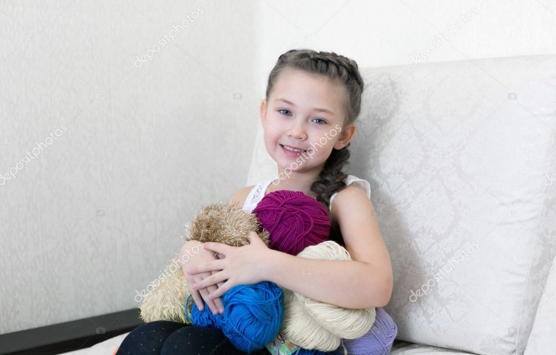 How did you start your knitting or crochetting experience? How did you start your knitting or crochetting experience?