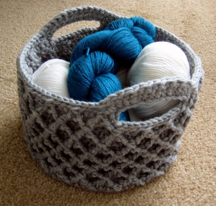Helping our users. ​Crochet Diamonds Basket.