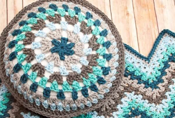 ​Crochet Round Pillow