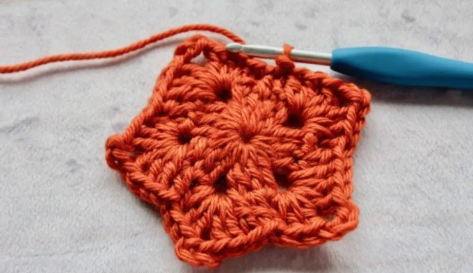 Helping our users. ​Crochet Hanging Pot-Holder.