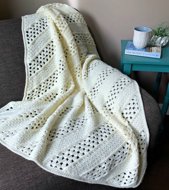 ​White Crochet Blanket