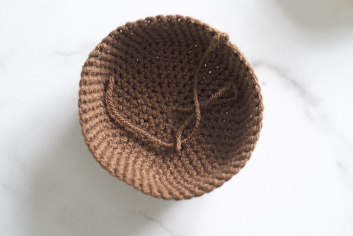 How to Create a Beautiful Crochet Project with Brown and White Yarn How to Create a Beautiful Crochet Project with Brown and White Yarn