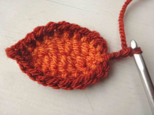 Helping our users. ​Crochet Leaves and Acorns Garland.