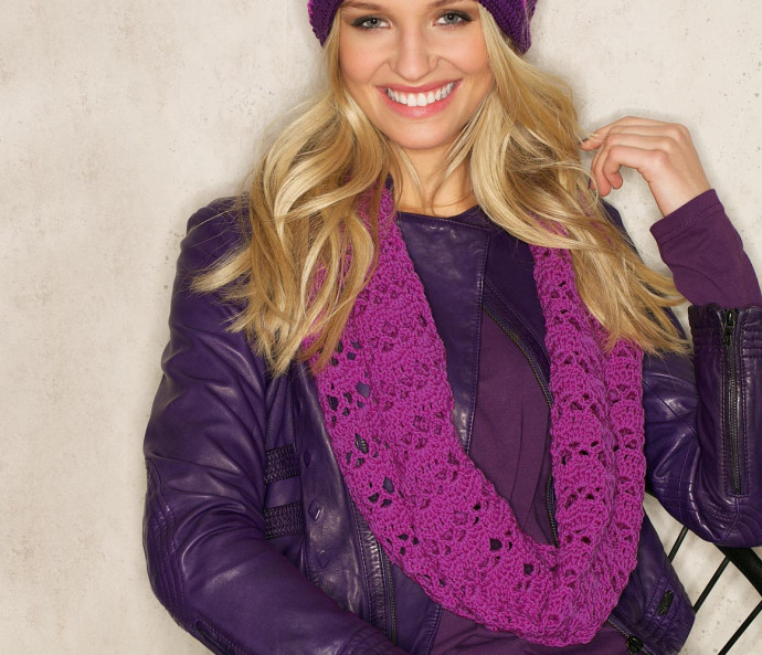 Complete Guide to Crochet Project with Bright Pink Woolen Yarn