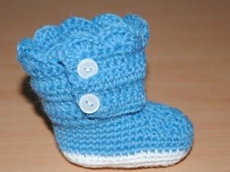 Step-by-Step Guide to Crocheting Adorable Baby Booties with Blue and White Yarn Step-by-Step Guide to Crocheting Adorable Baby Booties with Blue and White Yarn